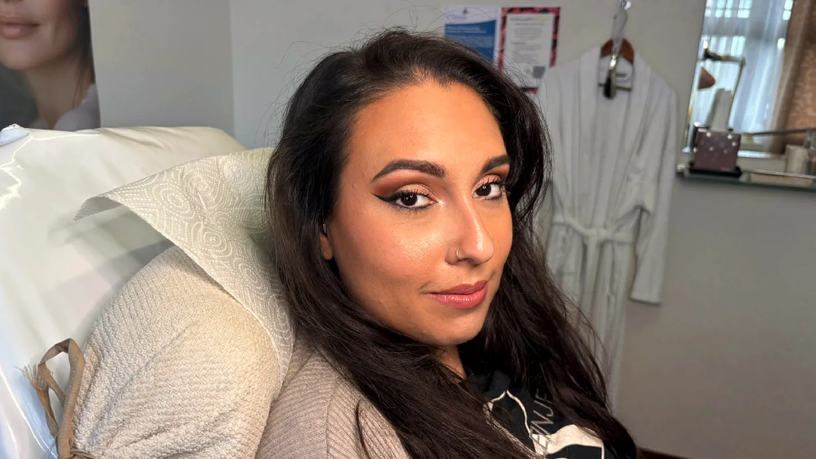 Behandlungsraum im Classic Beauty-Center Solothurn mit Liege und warmem Licht
